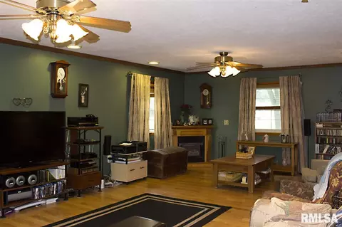701 Hilldale, Eureka, IL 61530 photo 16