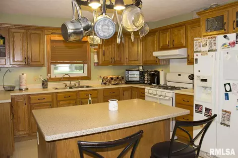 701 Hilldale, Eureka, IL 61530 photo 5
