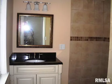 409 Thomas, Henry, IL 61537 photo 14