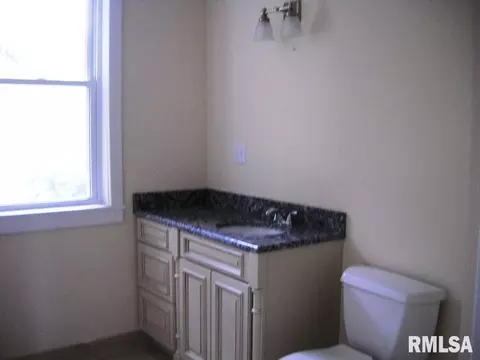 409 Thomas, Henry, IL 61537 photo 15