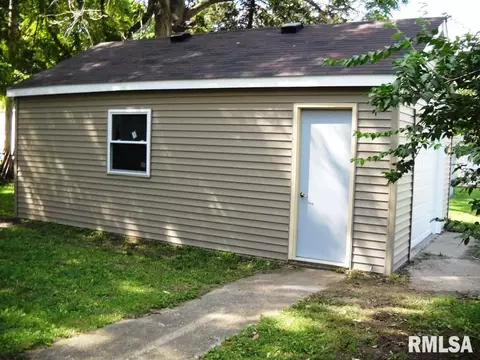 409 Thomas, Henry, IL 61537 photo 5