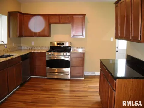 409 Thomas, Henry, IL 61537 photo 9