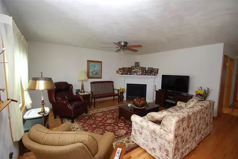 129 Easy St, Washington, IL 61571 photo 2