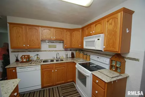 129 Easy St, Washington, IL 61571 photo 6