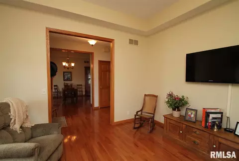 410 Windsor Dr, Germantown Hills, IL 61548 photo 5