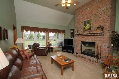 410 Windsor Dr, Germantown Hills, IL 61548 photo 8