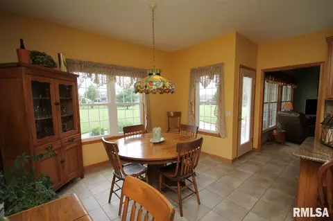 410 Windsor Dr, Germantown Hills, IL 61548 photo 11