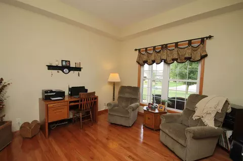 410 Windsor Dr, Germantown Hills, IL 61548 photo 4