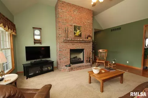 410 Windsor Dr, Germantown Hills, IL 61548 photo 9