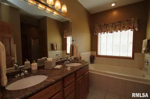 410 Windsor Dr, Germantown Hills, IL 61548 photo 20