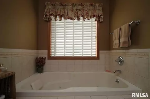 410 Windsor Dr, Germantown Hills, IL 61548 photo 21