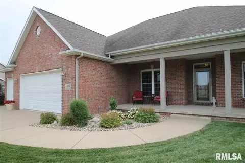 410 Windsor Dr, Germantown Hills, IL 61548 photo 2