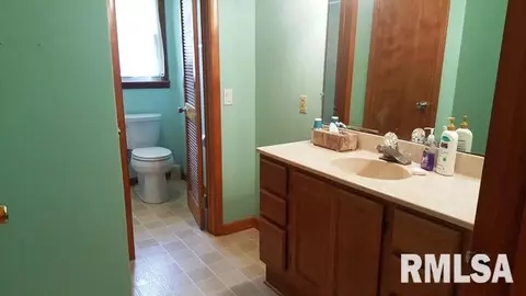 1360 Elm St, Canton, IL 61520 photo 11