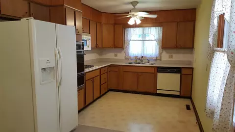 1360 Elm St, Canton, IL 61520 photo 6