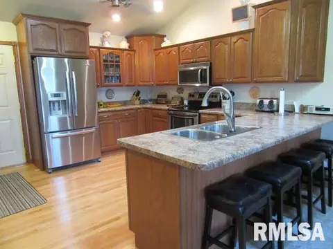 1265 E Sycamore, Canton, IL 61520 photo 6