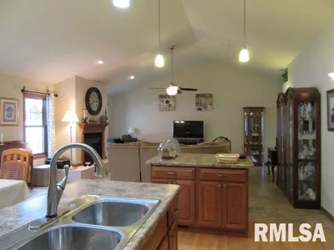 1265 E Sycamore, Canton, IL 61520 photo 9