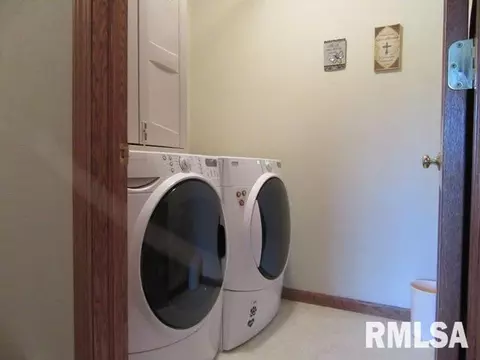 1265 E Sycamore, Canton, IL 61520 photo 18