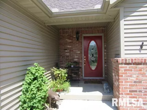 1265 E Sycamore, Canton, IL 61520 photo 2