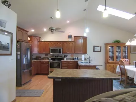 1265 E Sycamore, Canton, IL 61520 photo 4
