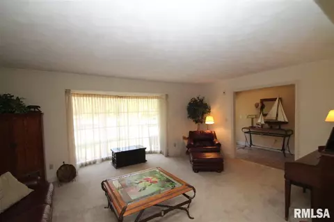 200 E Morningside Dr, Peoria, IL 61614 photo 5