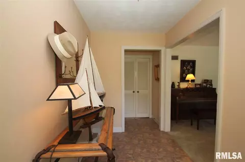 200 E Morningside Dr, Peoria, IL 61614 photo 3