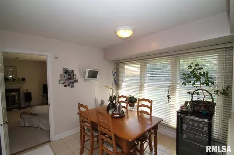 200 E Morningside Dr, Peoria, IL 61614 photo 11