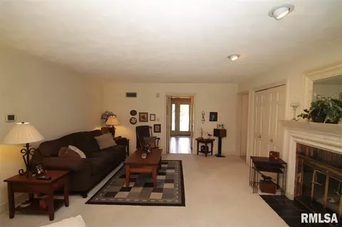 200 E Morningside Dr, Peoria, IL 61614 photo 10