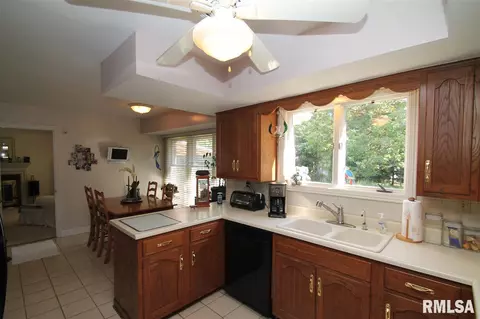 200 E Morningside Dr, Peoria, IL 61614 photo 14
