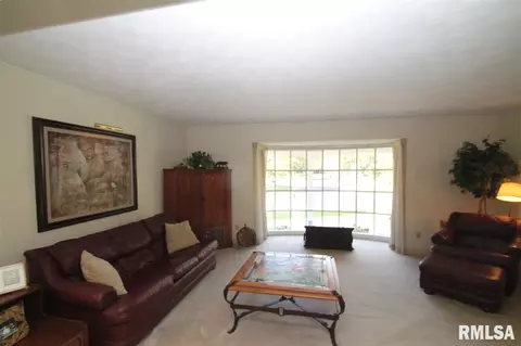 200 E Morningside Dr, Peoria, IL 61614 photo 4