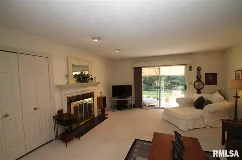 200 E Morningside Dr, Peoria, IL 61614 photo 8