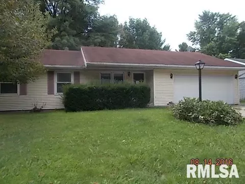 1444 E Locust St, Canton, IL 61520 photo 1