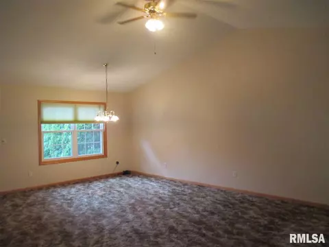 1415 Windstar Ln, Pekin, IL 61554 photo 3