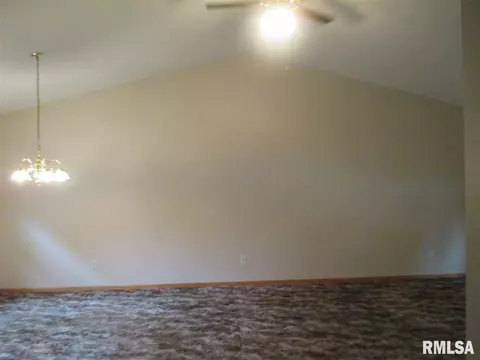 1415 Windstar Ln, Pekin, IL 61554 photo 6