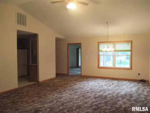 1415 Windstar Ln, Pekin, IL 61554 photo 4