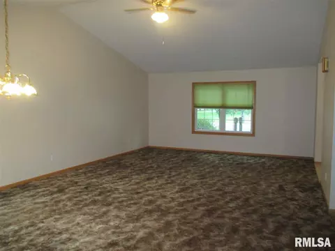 1415 Windstar Ln, Pekin, IL 61554 photo 5