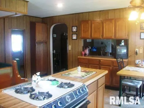 705 S 2nd Ave, Canton, IL 61520 photo 7