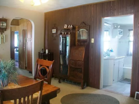705 S 2nd Ave, Canton, IL 61520 photo 4