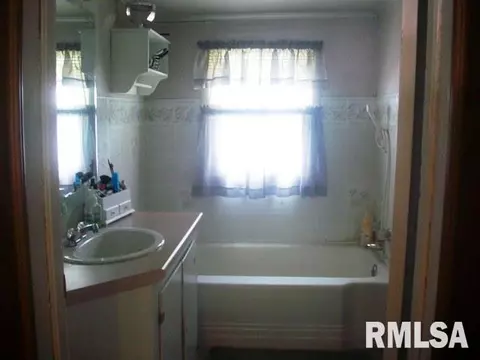 705 S 2nd Ave, Canton, IL 61520 photo 18