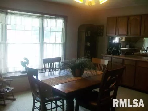 705 S 2nd Ave, Canton, IL 61520 photo 5