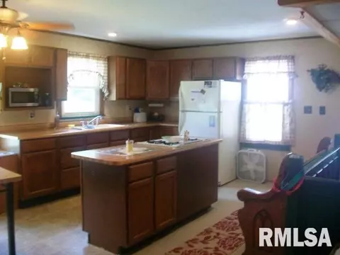 705 S 2nd Ave, Canton, IL 61520 photo 8
