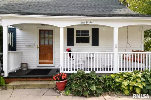 106 E College, Eureka, IL 61530 photo 2