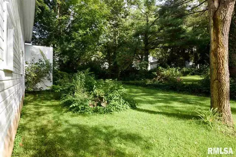 106 E College, Eureka, IL 61530 photo 33