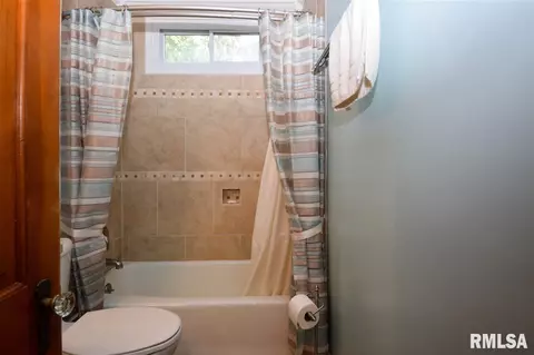 106 E College, Eureka, IL 61530 photo 10