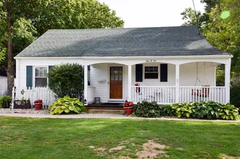 106 E College, Eureka, IL 61530 photo 1