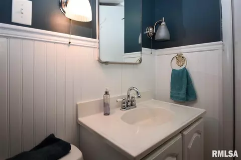 106 E College, Eureka, IL 61530 photo 24