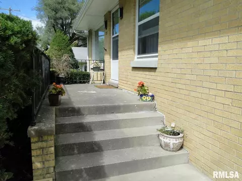 227 N Clay St, Macomb, IL 61455 photo 13