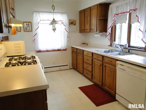 227 N Clay St, Macomb, IL 61455 photo 8