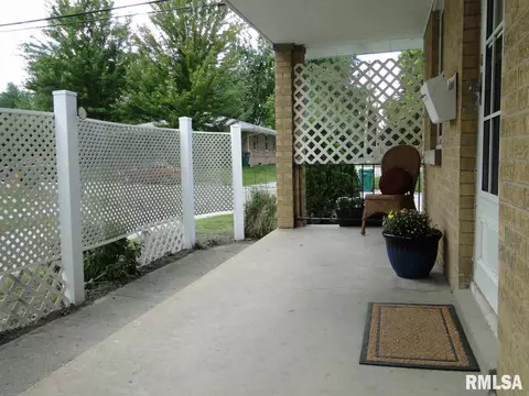 227 N Clay St, Macomb, IL 61455 photo 15
