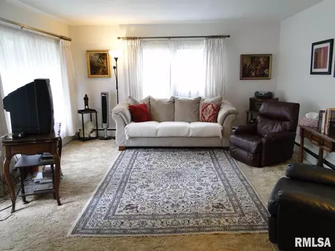227 N Clay St, Macomb, IL 61455 photo 5