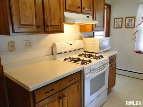 227 N Clay St, Macomb, IL 61455 photo 9